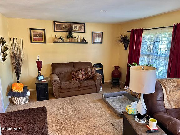 3rd image of 818 Shawanoe St