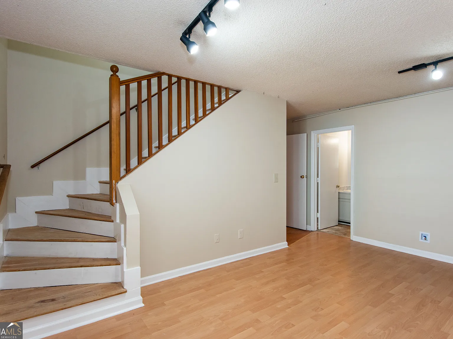 4 bed, 2.0 bath, $2,195 — Photo 2