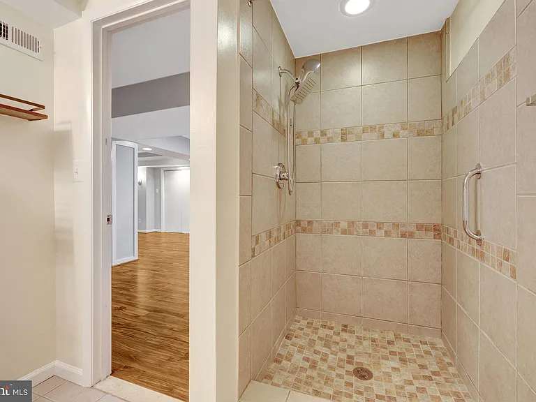 8995 Parliament Dr — Photo 50