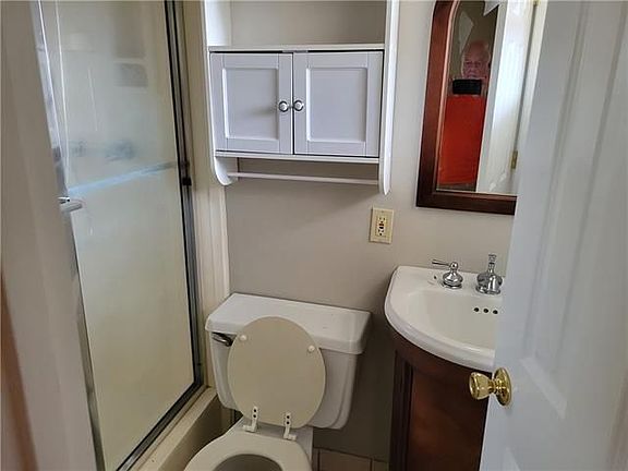 5th image of 722 Carondelet St