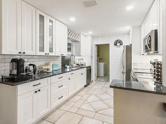 3rd image of 2258 Palmetto Road