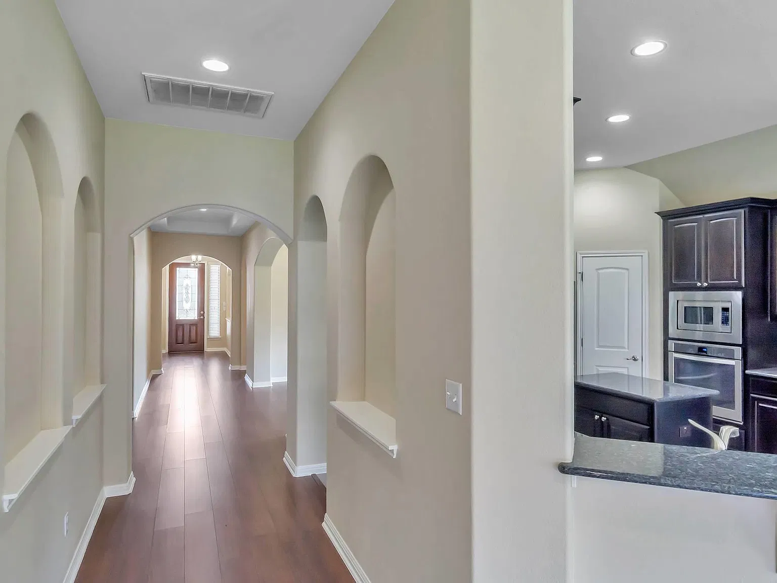 4 bed, 3.5 bath, 2861 sqft, $3,350 — Photo 3