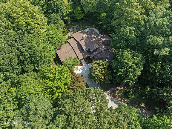 3rd image of 414 De Armond Rd