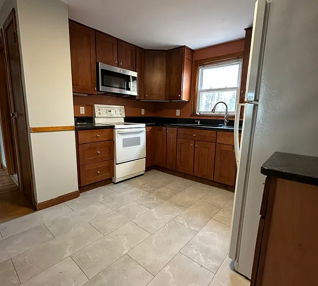 183 Grove St — Photo 5