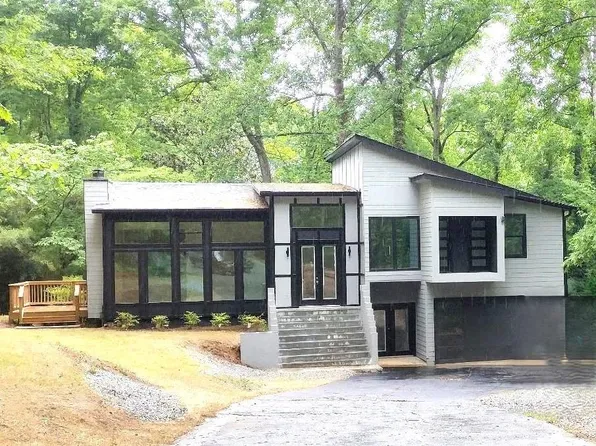 211 Marquis Ct SW, Lilburn, GA 30047