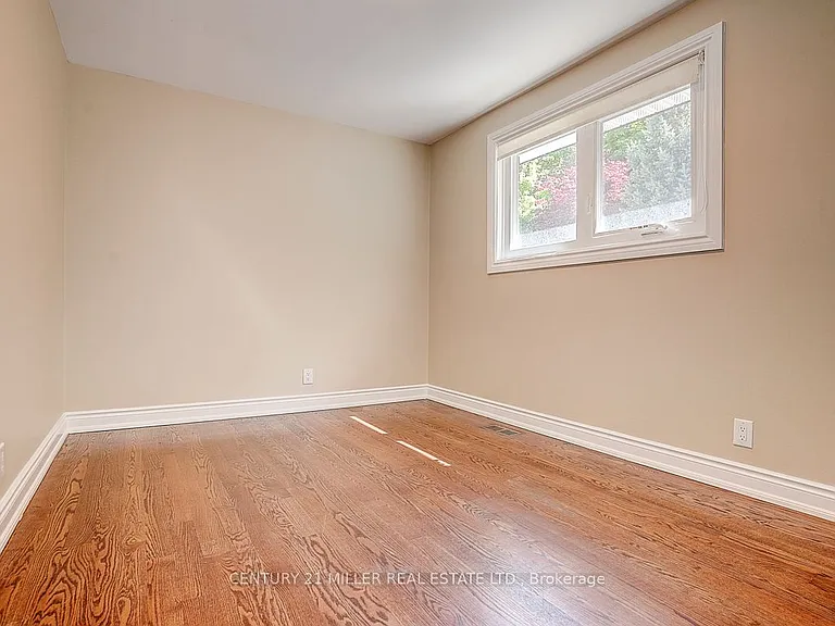 37 Dallington Dr — Photo 36