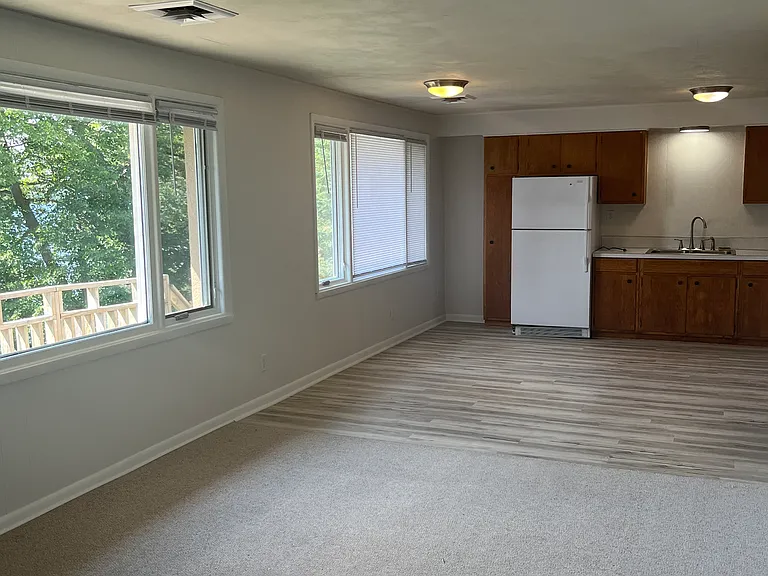 328 E Lake Cowdry Ln NW #B — Photo 8