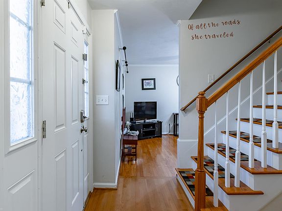 5th image of 800 New Village Dr NW