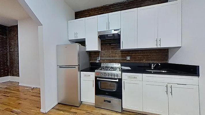 Rented by Bond New York | media 27