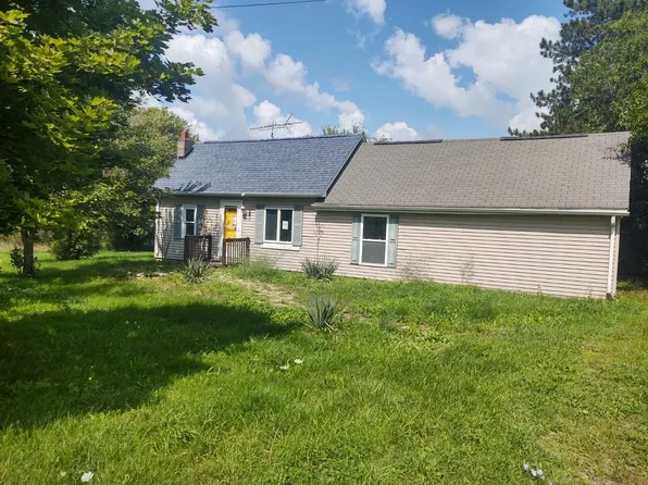 8915 Peck Rd, Marlette, MI 48453