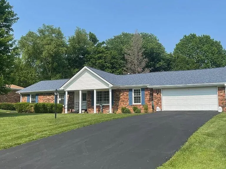 121 Winding Way — Photo 1