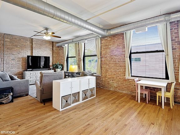 3rd image of 3151 N Lincoln Ave APT 222