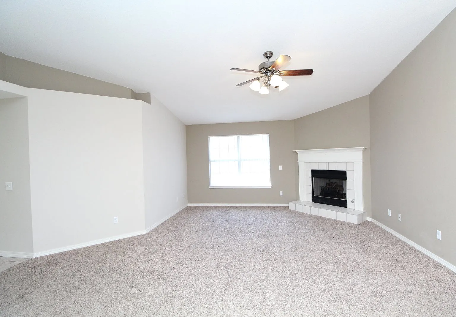 3 bed, 2.0 bath, 1735 sqft, $1,800 — Photo 3