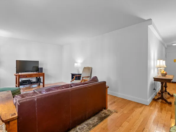 579 West 215th Street image 4 of 29