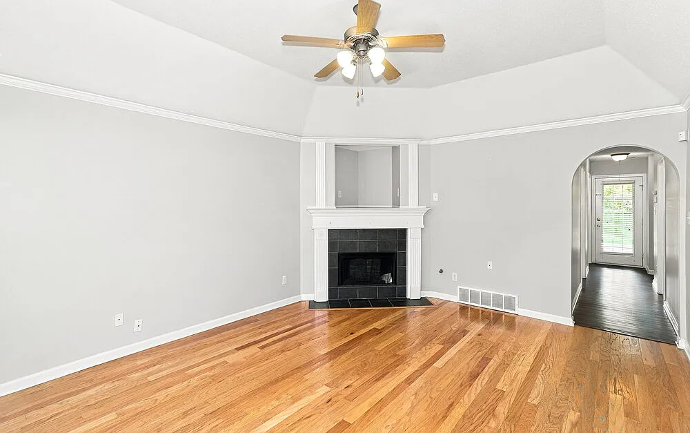 3 bed, 2.0 bath, 1356 sqft, $1,710 — Photo 4