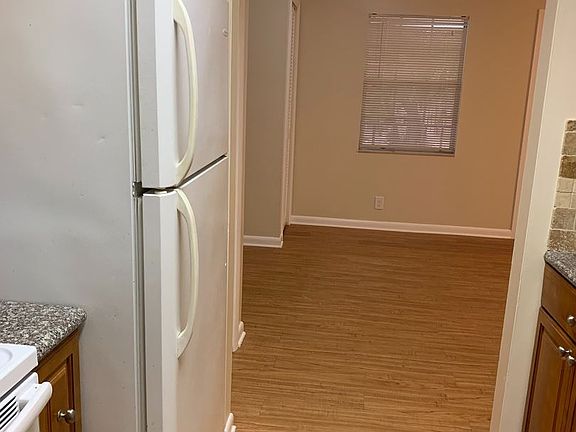 5th image of 209 Columbia Dr APT 9