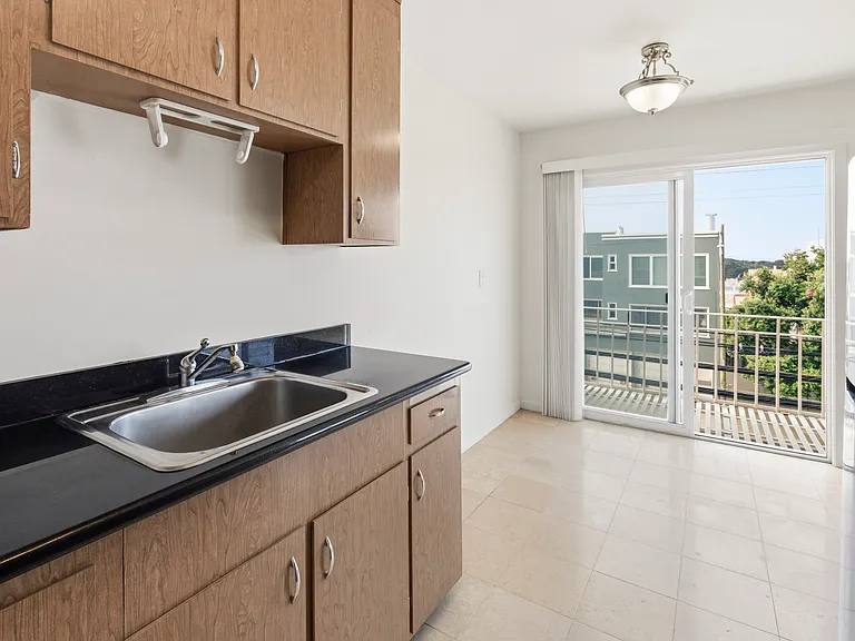 4444 Balboa St #207 — Photo 9