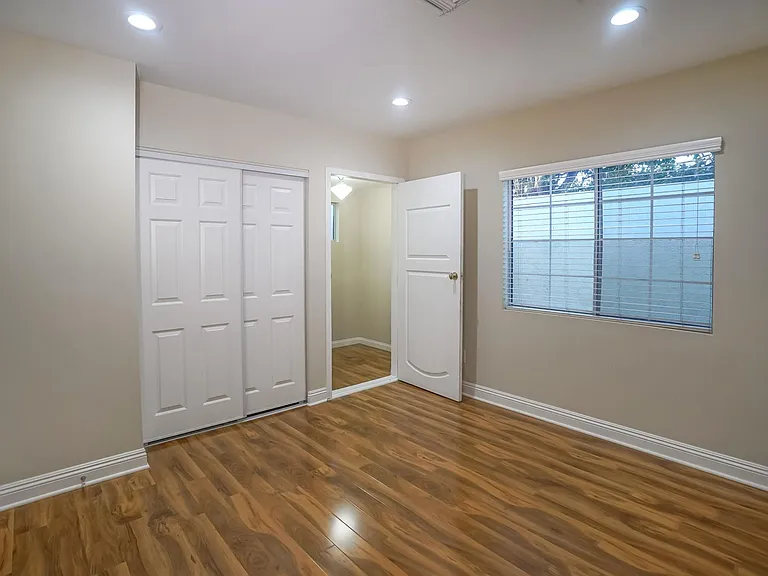 6942 Alcove Ave — Photo 6