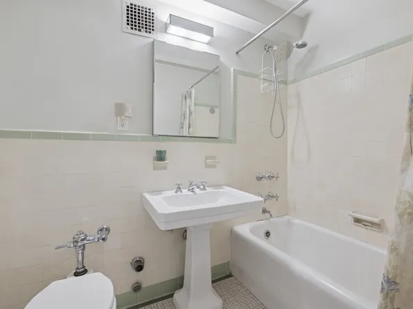 2 Beekman Place 12D image 4 of 4