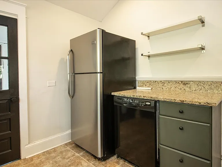 678 Vernon Ave SE — Photo 16
