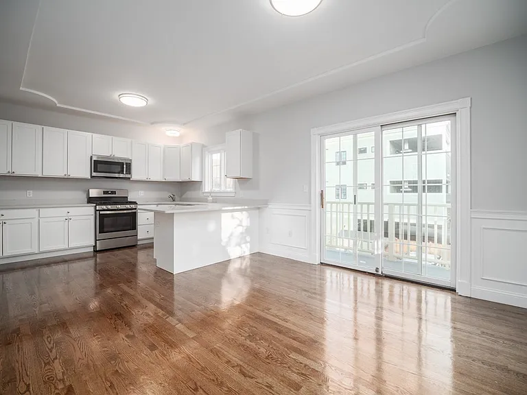 8 Richardson St #2 — Photo 7