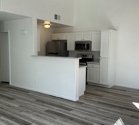 3rd image of 4443 Roscommon St #0