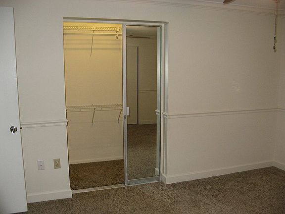 Walkin closet Master Bedroom
