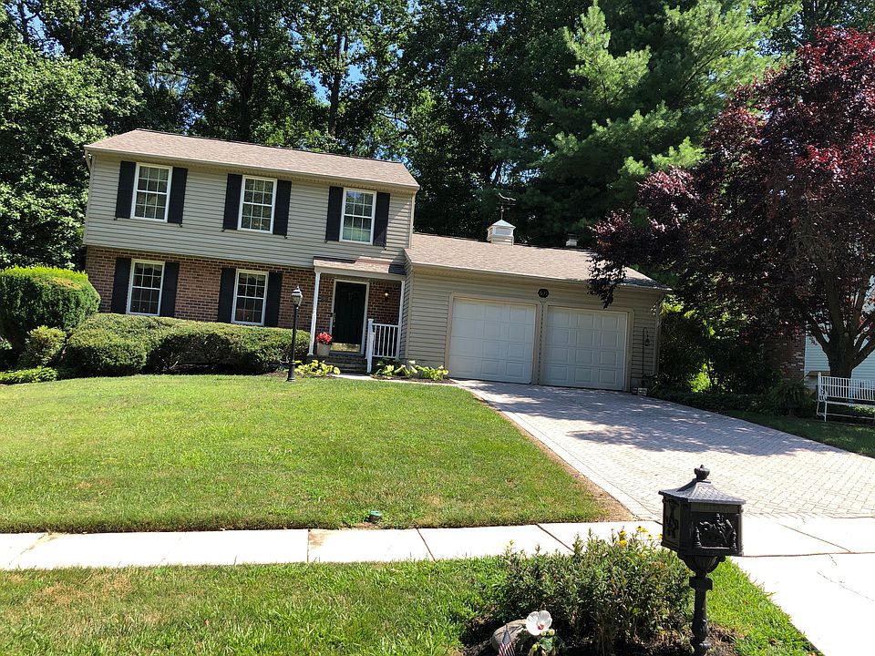 1st image of 631 Fox Bow Dr