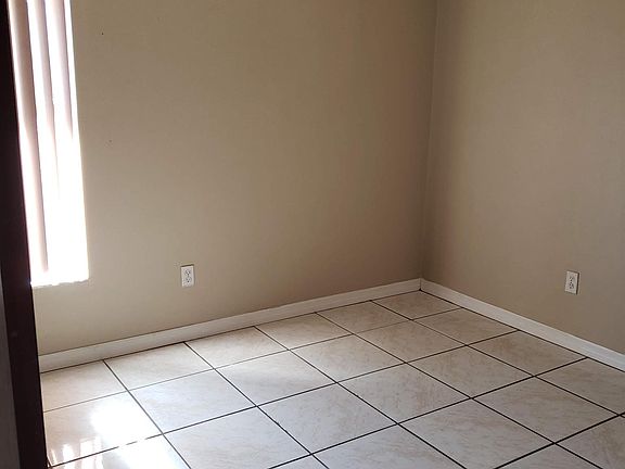 4th image of 2590 King Oak Cir