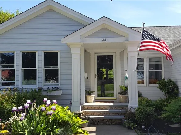 44 Harrison Ave, Newport, RI 02840