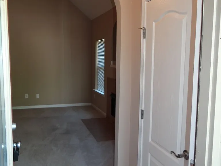 257 Oxmoor Pl — Photo 3