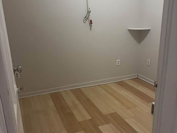 4th image of 210 Renwick St