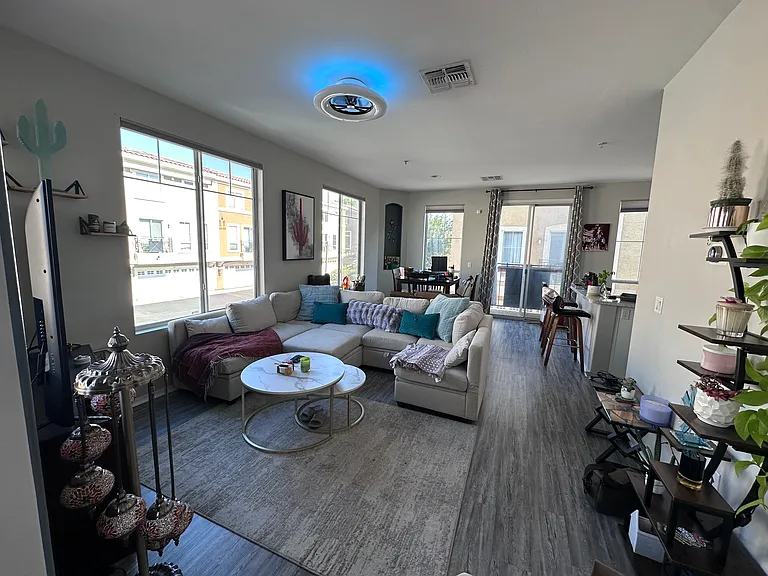2450 W Glenrosa Ave #9 — Photo 1