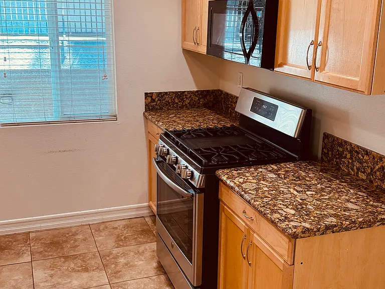 2410 N Naomi St #114 — Photo 17