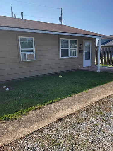 330 W North St Photo 1