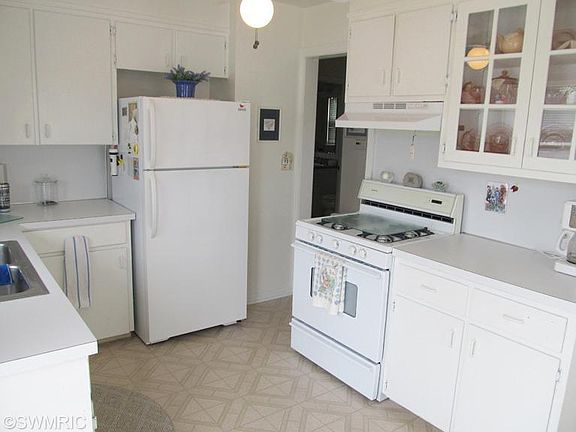 4th image of 1825 Delwood Ave SW