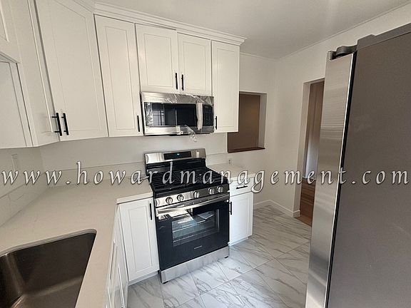 5th image of 2710 Bellevue Ave APT 3