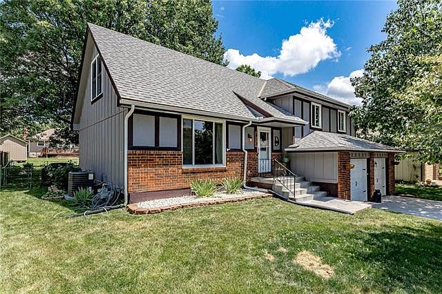 1st image of 613 SE Richardson Pl