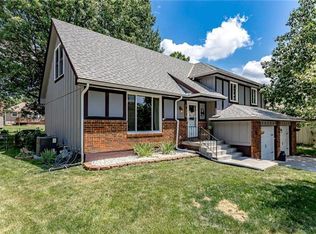 613 SE Richardson Pl, Lees Summit, MO 64063