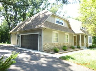 25W731 Red Maple Ln, Wheaton, IL 60189