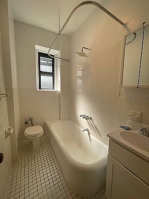 3rd image of 95 Cabrini Blvd APT 1K