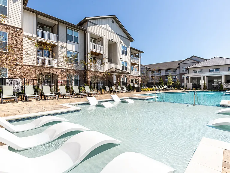 Resort-style Swimming Pool