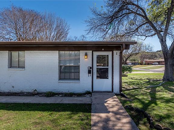 2nd image of 2502 Trailside Dr #A