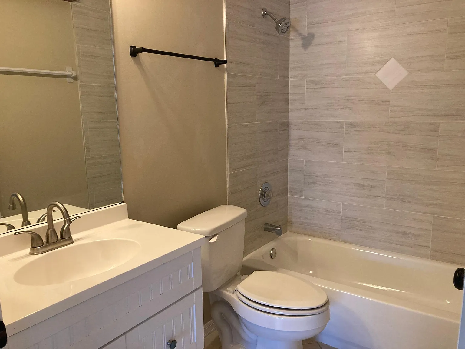 3 bed, 1450 sqft, $3,650 — Photo 4