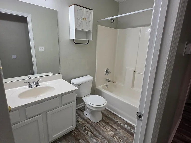 2592 Woodhill Dr — Photo 6