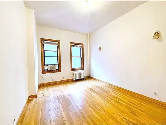 Bedroom, photo 1