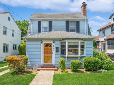 22 Locust Street, Floral Park, NY, 11001