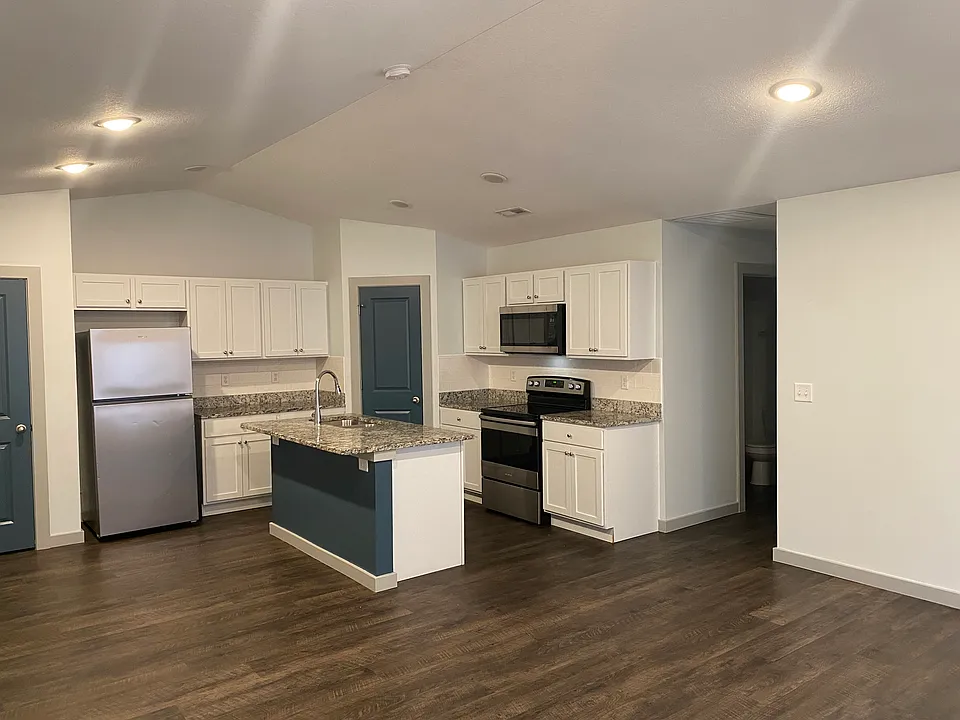 1805 E 69th Ct N #1805