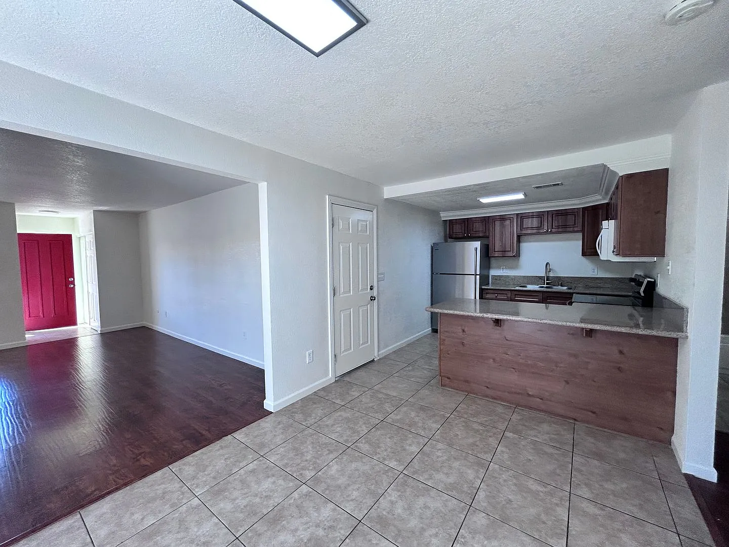 3148-3150 Laurelhurst Drive — Photo 3