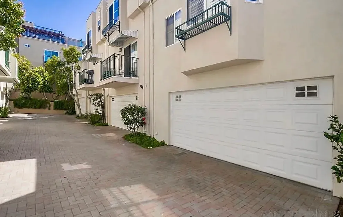 4 bed, 1525 sqft, $6,450 — Photo 2